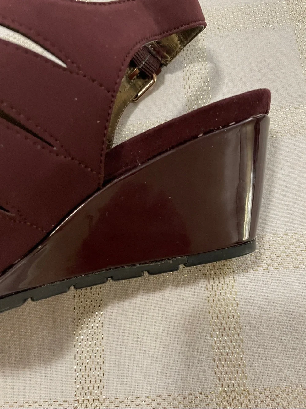 Bandolino wedge sandals, maroon fabric upper, 2 3/4” patent wedge, size 7